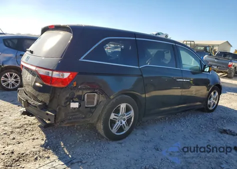2013 Honda Odyssey Touring z USA, uszkodzony, nr VIN 5FNRL5H96DB023000